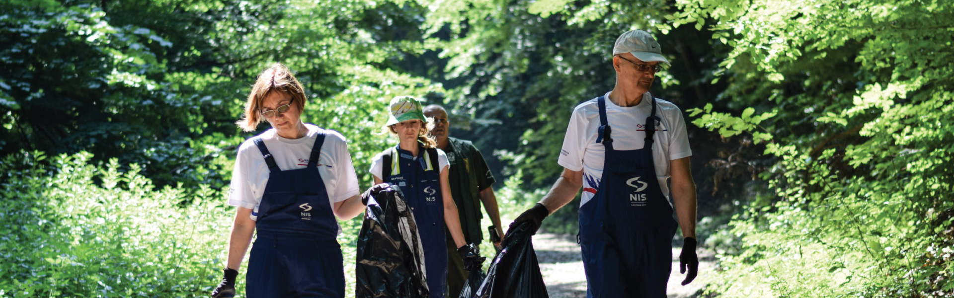 NIS volonteri sakupljaju plastiku