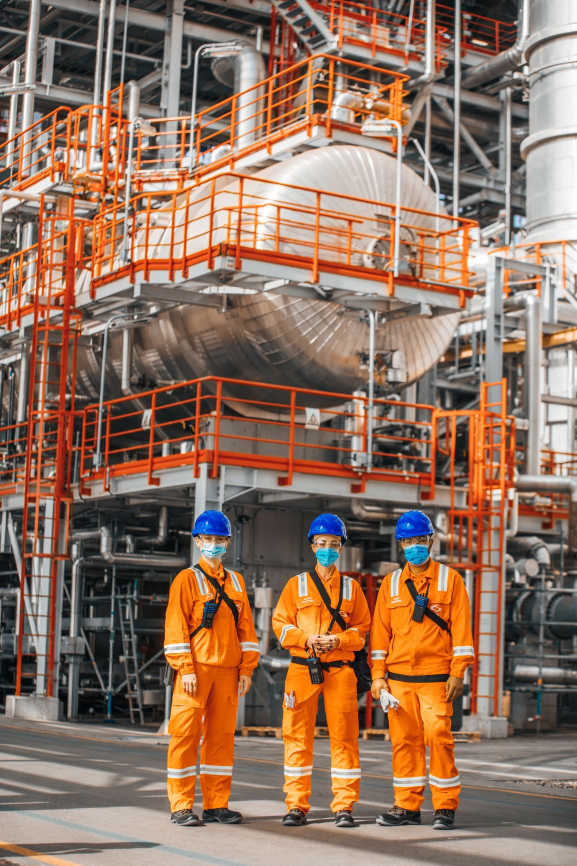 Radnici NIS-a ispred Rafinerije