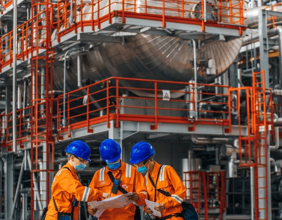 Radnici NIS-a ispred Rafinerije