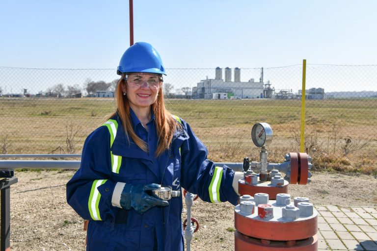 Женщина, у которой всегда под рукой шахтерская каска